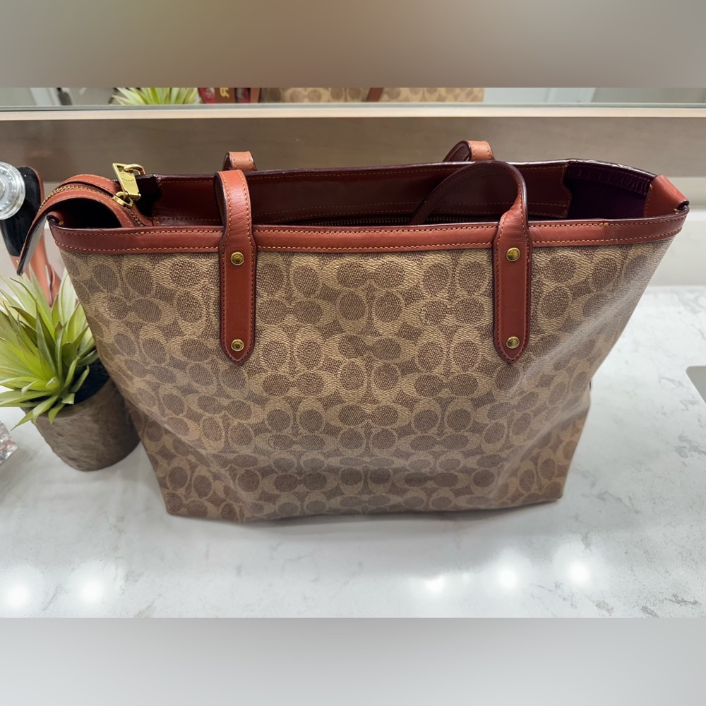 Outstanding Coach Brown and Tan Tote Bag in Signature Canvas !!
